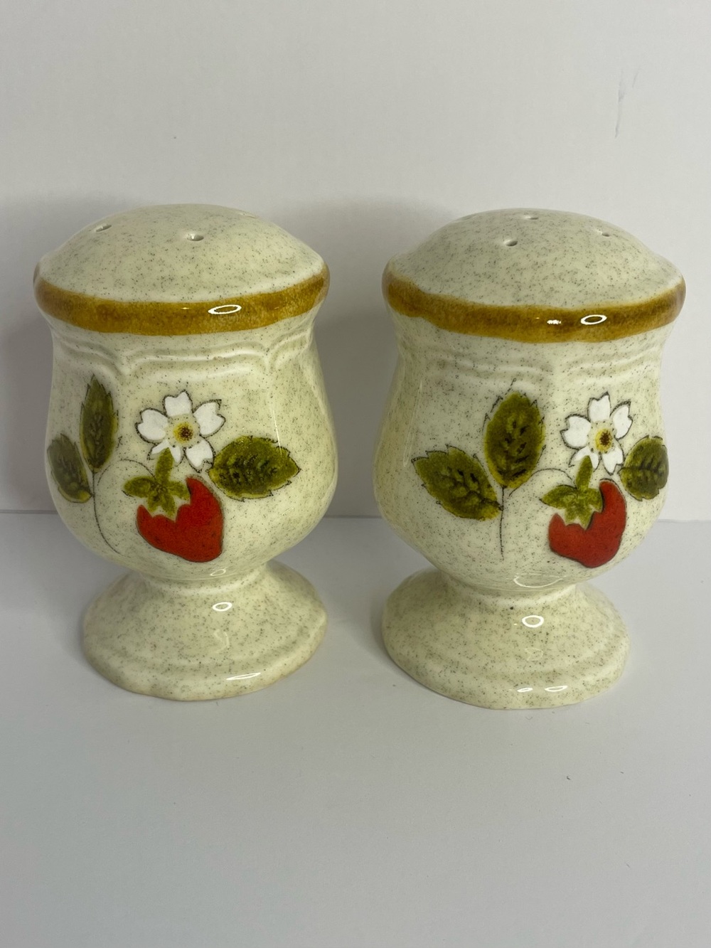 Vintage Mikasa Strawberry Festival Salt and Pepper Shaker Set EB 801 Japan